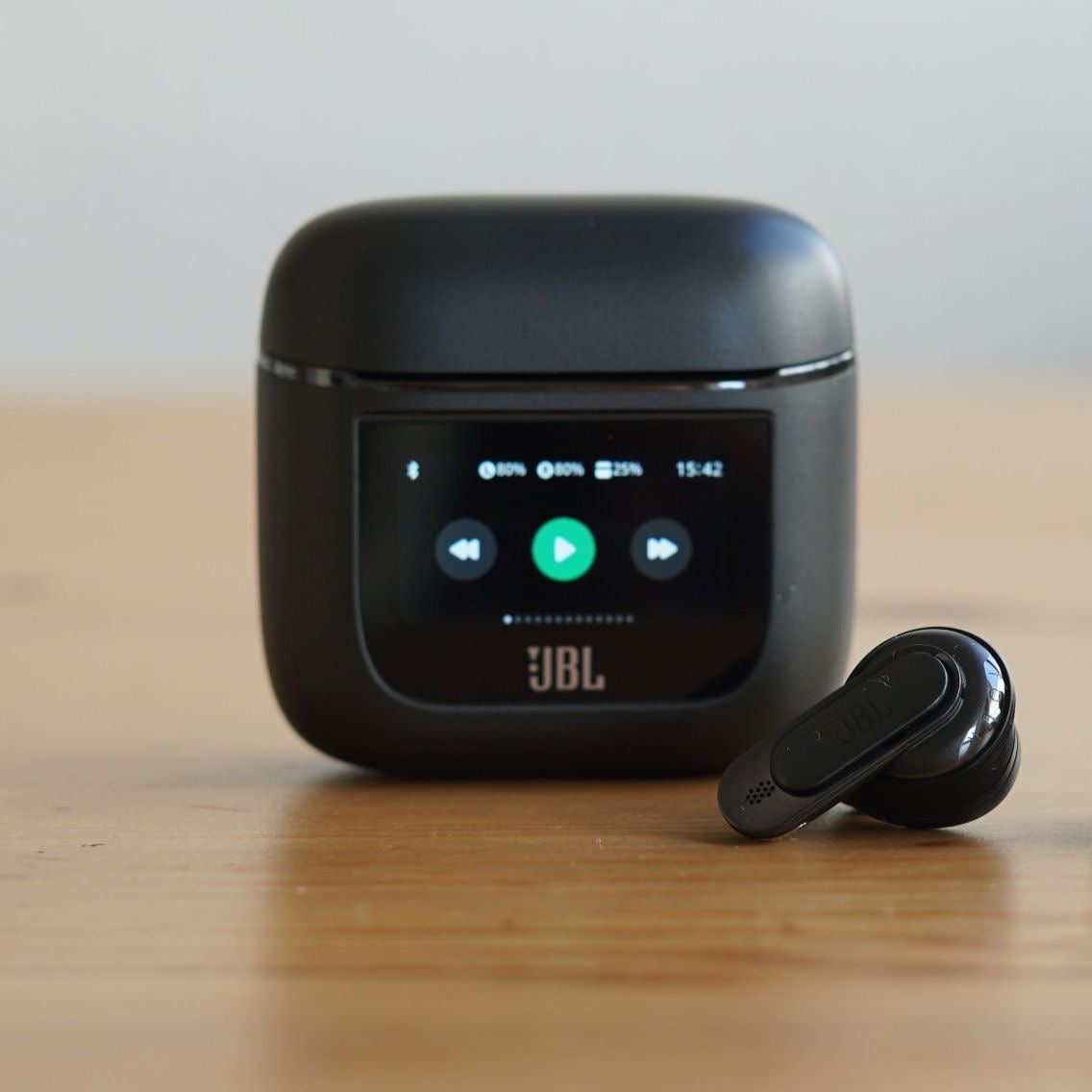🎧 JBL Tour Pro 2 – L’innovation audio au bout des doigts 🎧